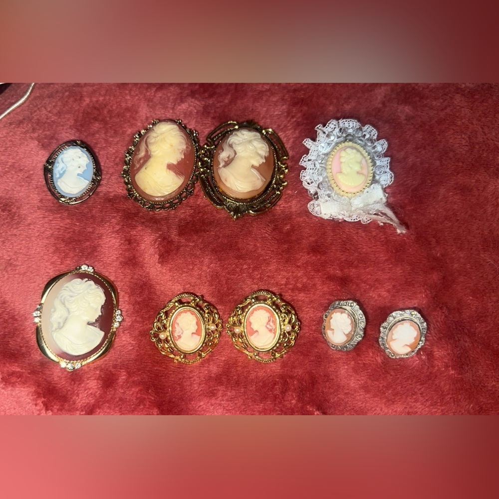 Vintage Cameo Set